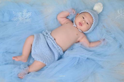 石嘴山宝宝睡迷糊了才肯吃奶 石嘴山宝宝睡迷糊了才肯吃奶